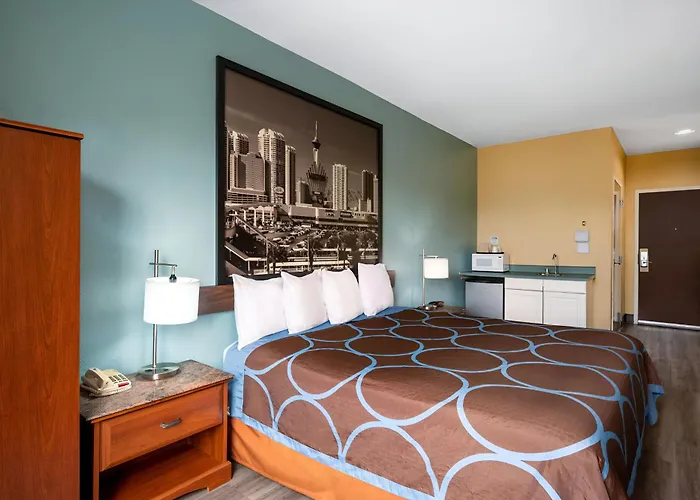 Super 8 By Wyndham Salisbury